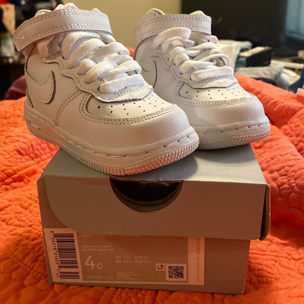 Nike Force 1 mid